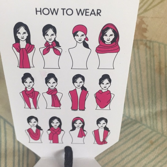 Armando Caruso Shawl/Scarf - Picture 4 of 5